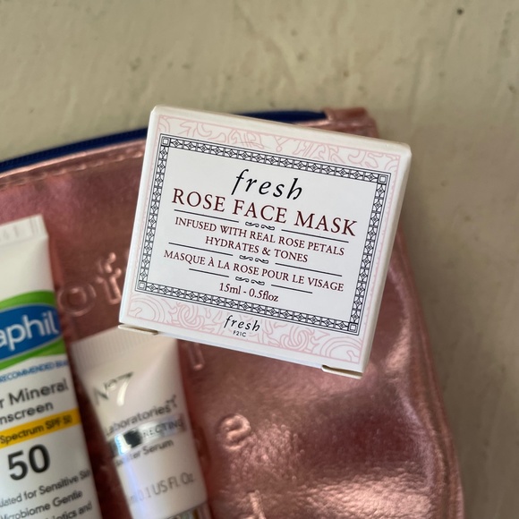 Variety Skincare with Makeup Bag NEW - Picture 2 of 5